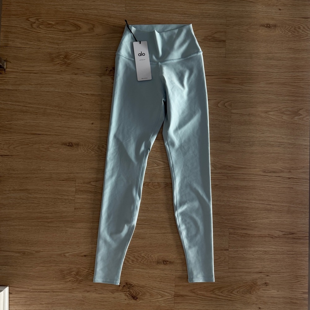 Alo Yoga High-Waist Airlift Legging in Chalk Blue size XS- worn once